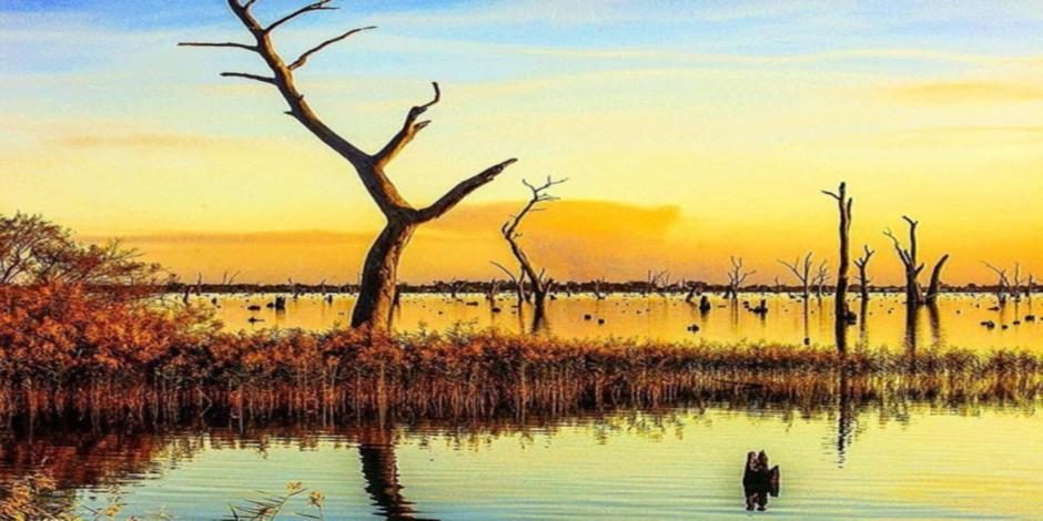 tourist-guide-australia-sunset-over-lake-mulwala